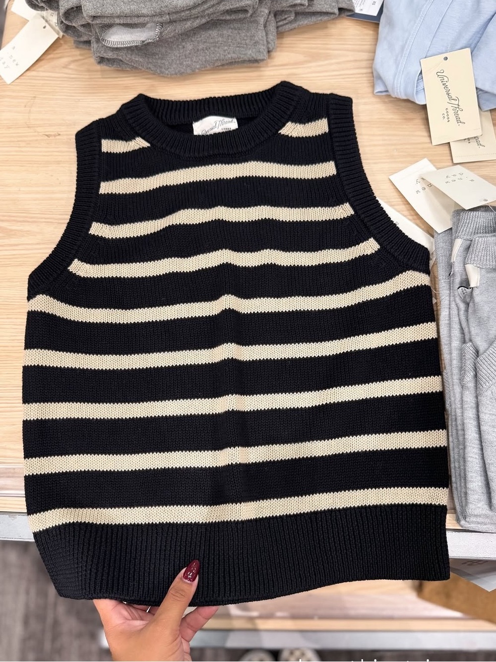 Universal Thread Women’s XXL Black & Cream Striped Sweater Vest NWT